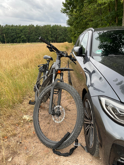 Camperly Auffahrplatte mit Fahrrad darauf montiert